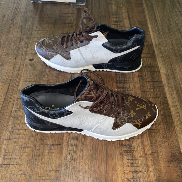 Size 10.5 (US) • Louis Vuitton Monogram Run Away Sneaker • VNDS • Pre-Owned. • - Picture 3 of 16